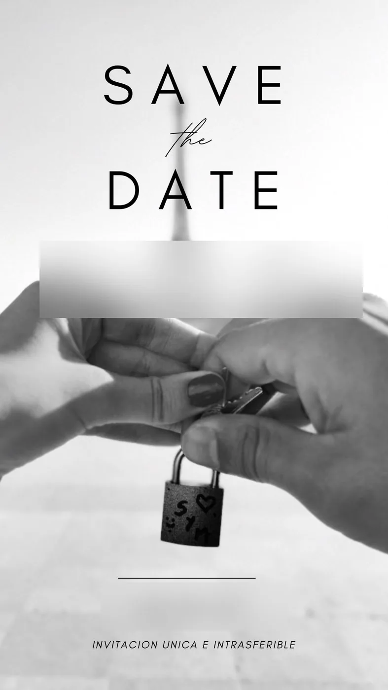 Save the date vertical en blanco y negro con dos manos cerrando un candado